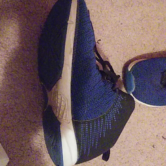 Black and blue boys tenni shoes - Picture 2 of 3